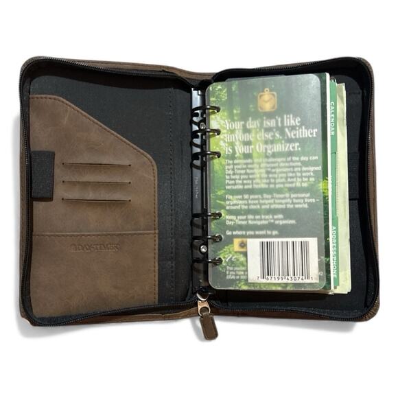 Vtg Day-Timer Organizer Planner Brown Navigator Zip Around 6 Rings 8.5x5.5 - Picture 2 of 13